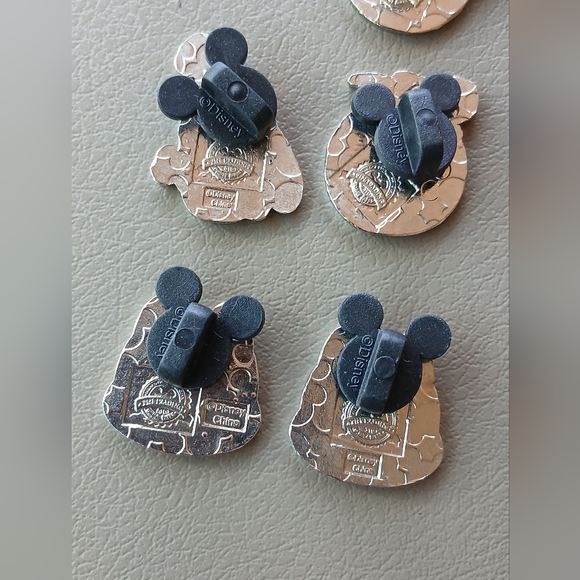Disney Trading Pin Set - Picture 5 of 5